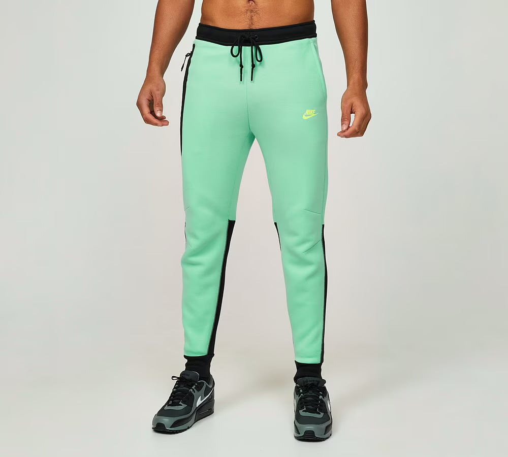 Nike Tech joggers Emerald Rise