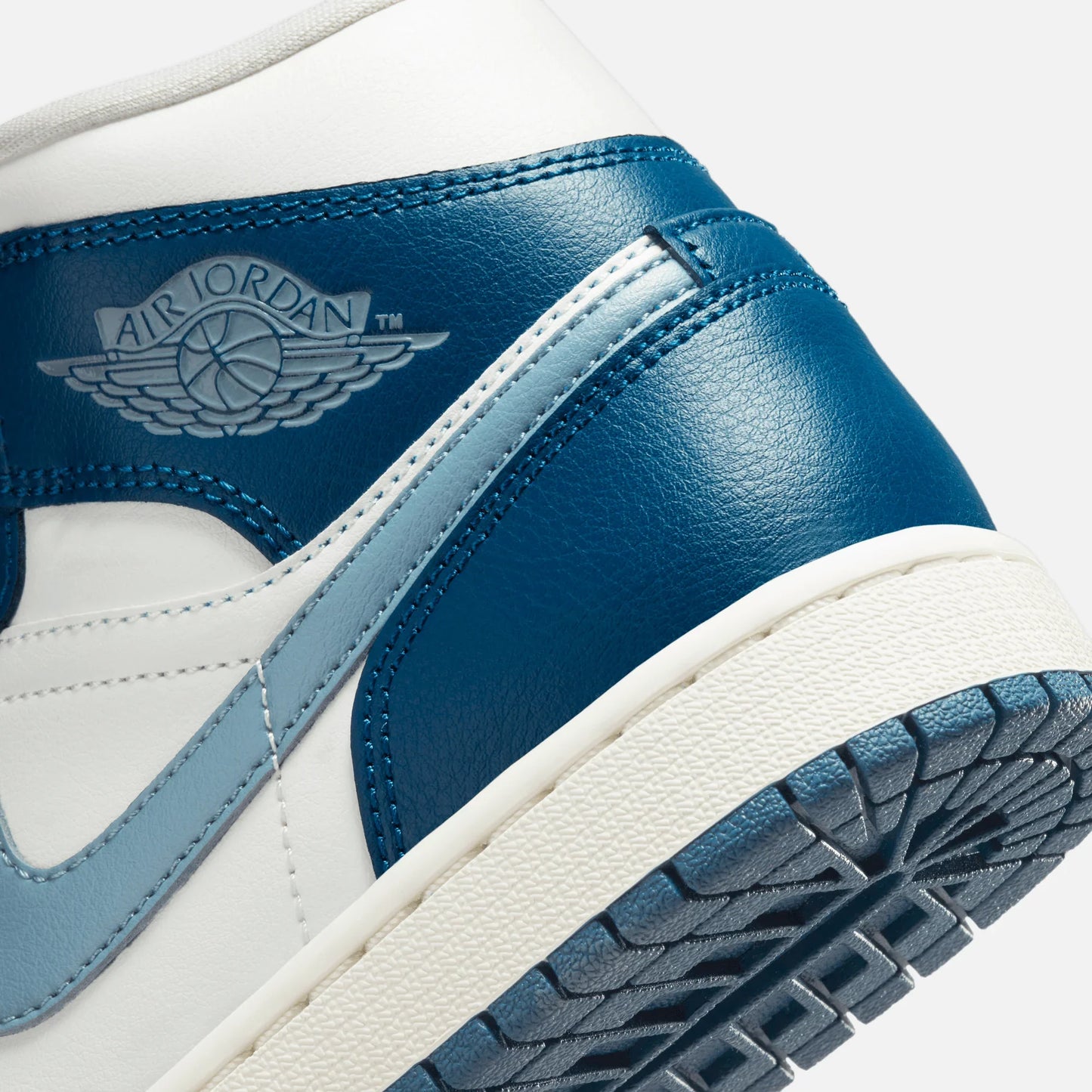 (WMNS) Air Jordan 1 Mid 'Sky J French Blue'