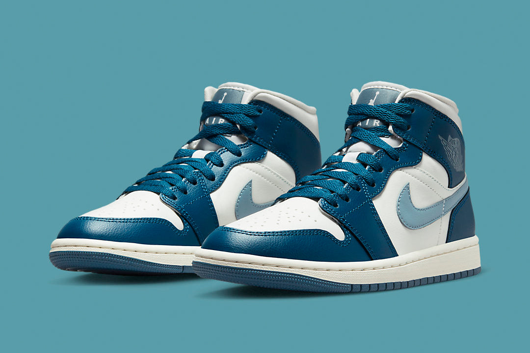 (WMNS) Air Jordan 1 Mid 'Sky J French Blue'